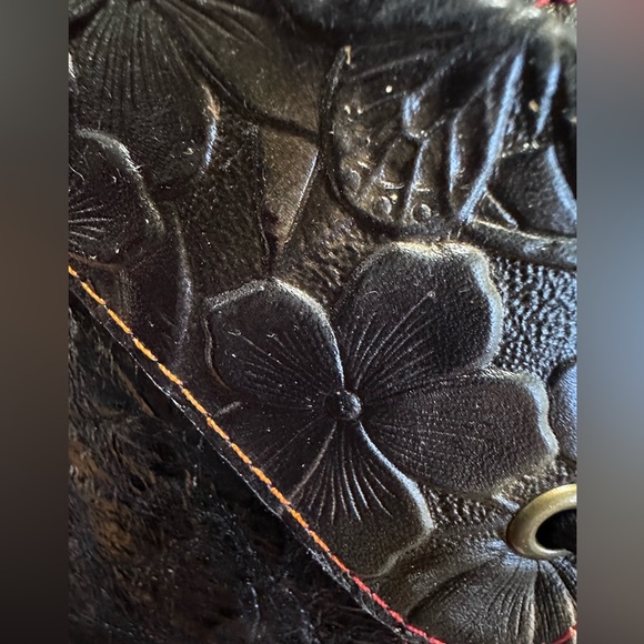 Elegant Black and Gold Lace-Up Women's Boots - Picture 3 of 11